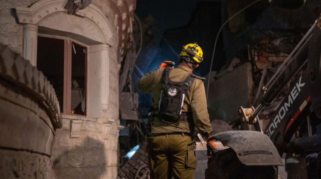 פיקוד העורף בזירת הנפילה בטמרה (צילום: דובר צה"ל)