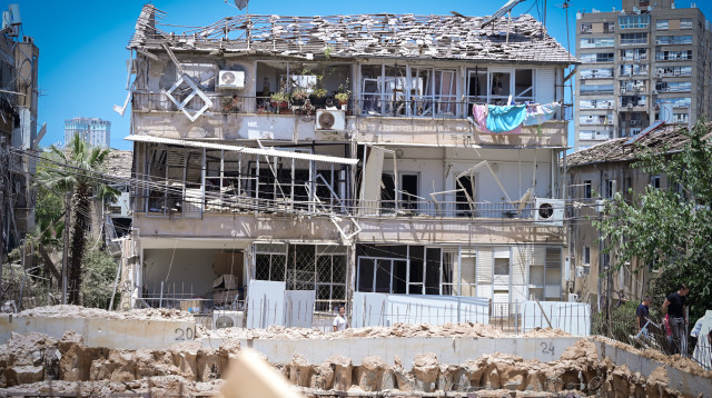 נזק לבית בבת ים מפגיעת טיל איראני (צילום: אבשלום ששוני)