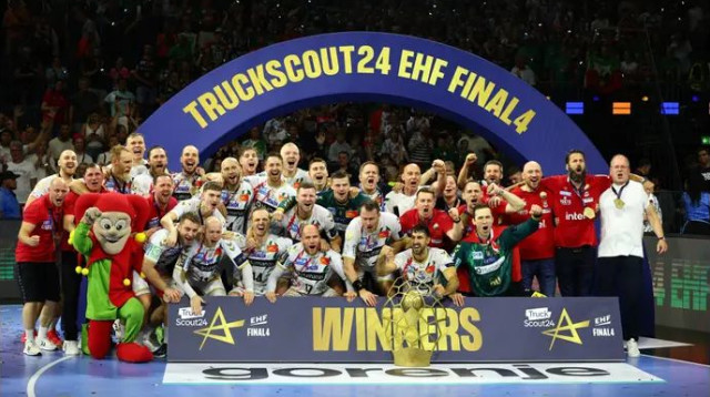 שוב על גג אירופה. שחקני מגדבורג חוגגים (צילום: רויטרס)