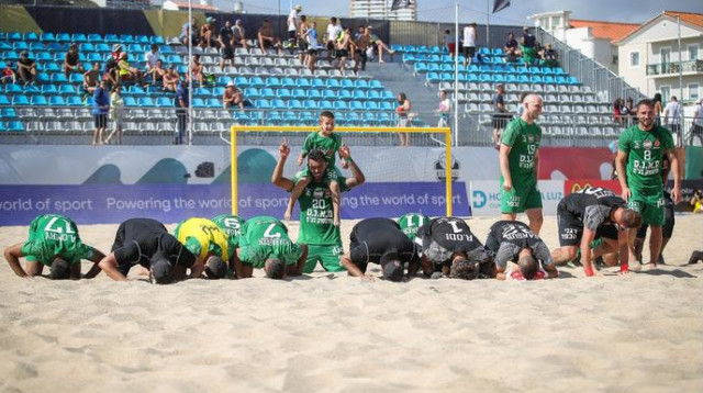 המגזר משחק תפקיד? שחקני בני פלפלה – כפר קאסם חוגגים (צילום: אתר רשמי, יחצ)