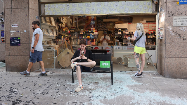 הרס נרחב בחנויות בתל אביב (צילום: מרק ישראל סלם)