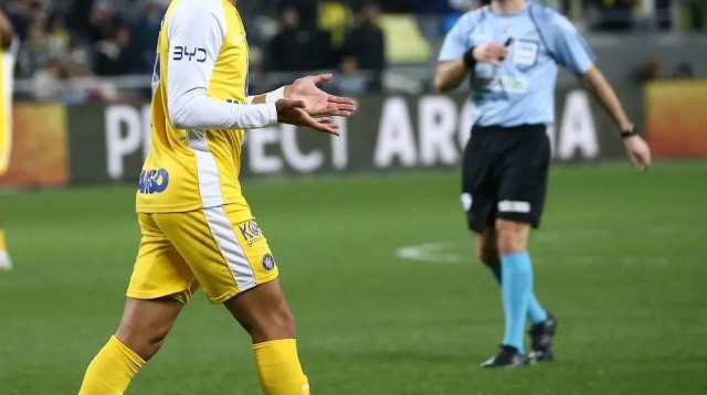 שחקן מכבי תל אביב רוי רביבו (צילום: אודי ציטיאט)