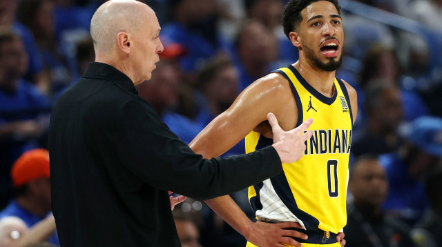 טייריס הליברטון לצד מאמן אינדיאנה פייסרס, ריק קרלייל (צילום: GettyImages, Matthew Stockman)