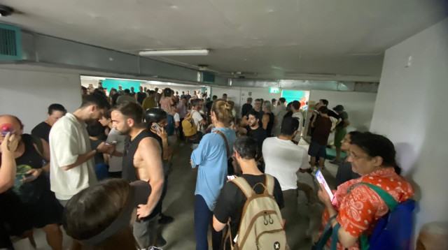 מקלט תת קרקעי בבזל, תל אביב (צילום: אבשלום ששוני)