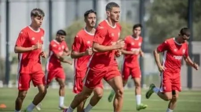 שחקני הפועל באר שבע באימון הפתיחה לקראת עונת 2025/26 (צילום: אתר רשמי, הפועל באר שבע)