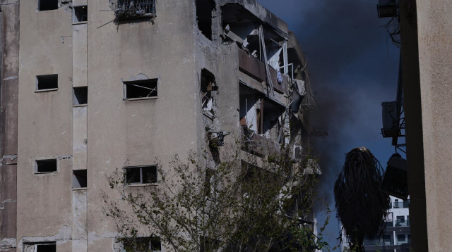 זירת נפילה בחולון (צילום: אבשלום ששוני)