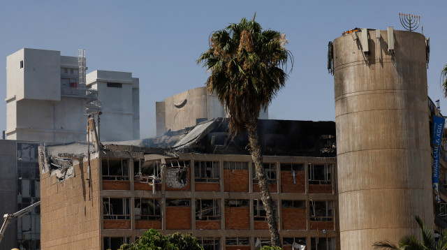 פגיעה ישירה בבית החולים סורוקה (צילום: רויטרס)