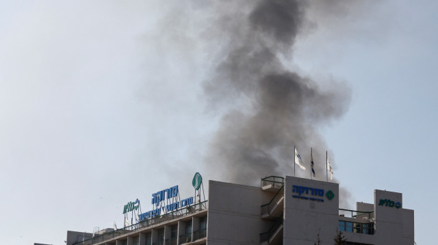 פגיעה ישירה בבית החולים סורוקה (צילום: רויטרס)