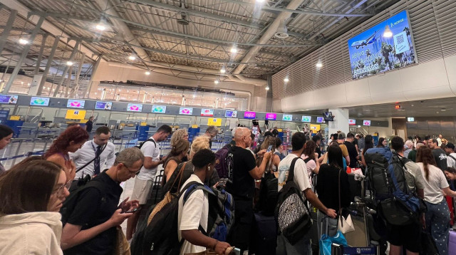 כאוס בדלפקי אל על באתונה (צילום: מיטל שרעבי)