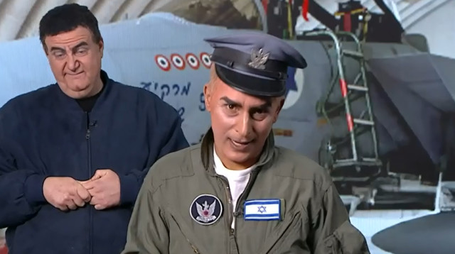 "ארץ נהדרת" בפרק מיוחד למלחמה באיראן. בקושי רואים את הכתם (צילום: צילום מסך מתוך קשת 12)