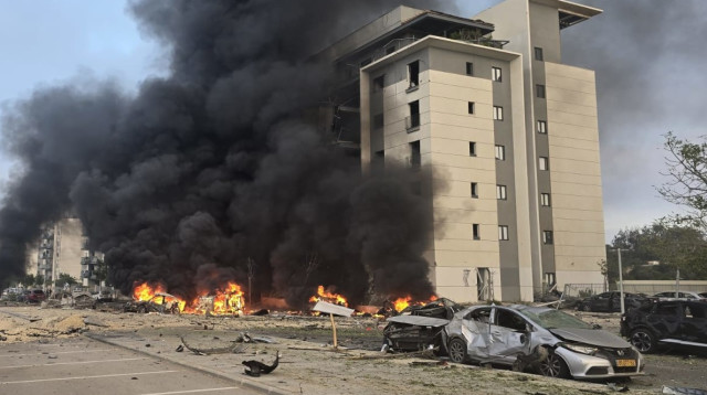 נפילה בבאר שבע לאחר ירי מאיראן (צילום: זאב דיקמן דוברות כבאות דרום)