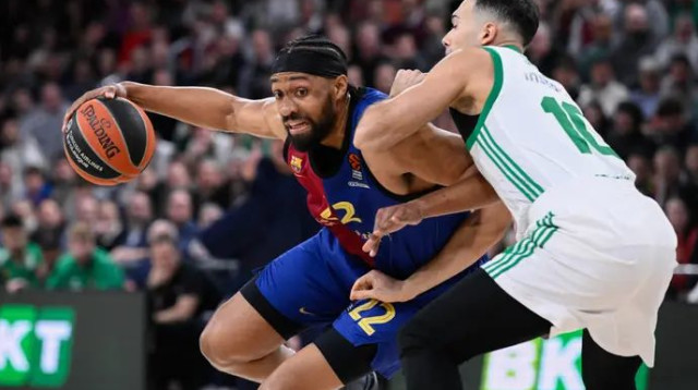 סלוקאס (מימין) חזר, אבל פארקר הוביל את ברצלונה לניצחון גדול (צילום: GettyImages, JOSEP LAGO/AFP)