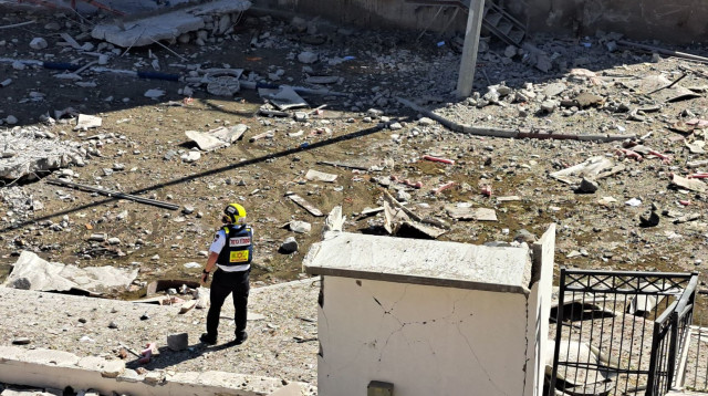 הרס מפגיעת טיל (צילום: תיעוד מבצעי מד"א)