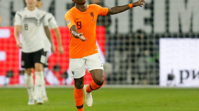 קווינסי פרומס שחקן נבחרת הולנד (צילום: רויטרס)