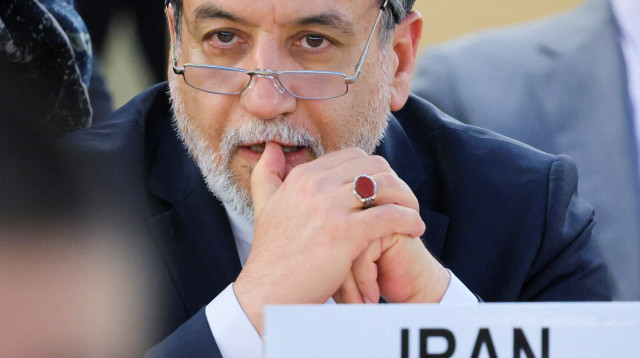 שר החוץ האיראני עבאס עראקצ'י נואם בפני מושב מיוחד של מועצת זכויות האדם באו"ם בז'נבה (צילום: REUTERS/Denis Balibouse)