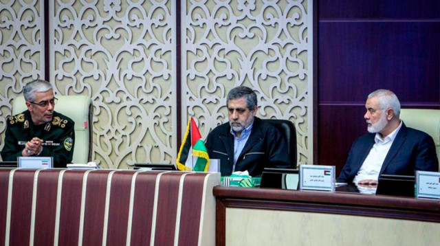 סעיד איזדי, לצד אסמאעיל הנייה (מימין) ומוחמד באקרי (משמאל) שחוסלו גם הם (צילום: רשתות ערביות, שימוש לפי סעיף 27 א')