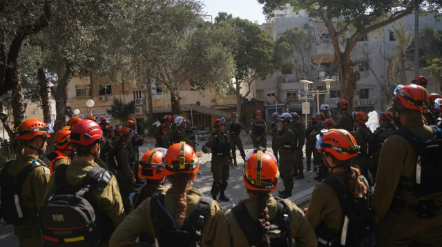 כוחוחת פיקוד העורף בזירת נפילה (צילום: דובר צה"ל)