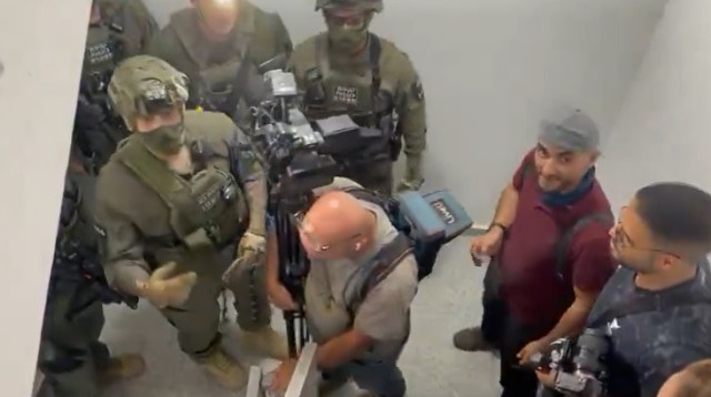 הצל בזירת הנפילה (צילום: צילום מסך רשת X)