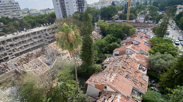 זירת נפילה בתל אביב (צילום: אבשלום ששוני)