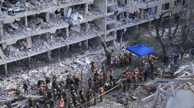 זירת ההרס בתל אביב לאחר הפגיעה הישירה של הטיל האיראני (צילום: אבשלום ששוני)