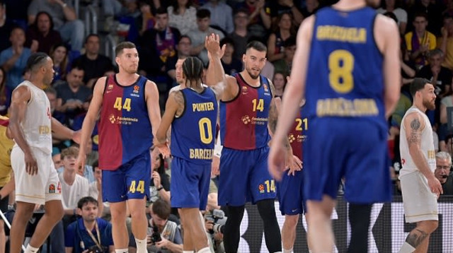 שחקני ברצלונה בכדורסל (צילום: GettyImages)