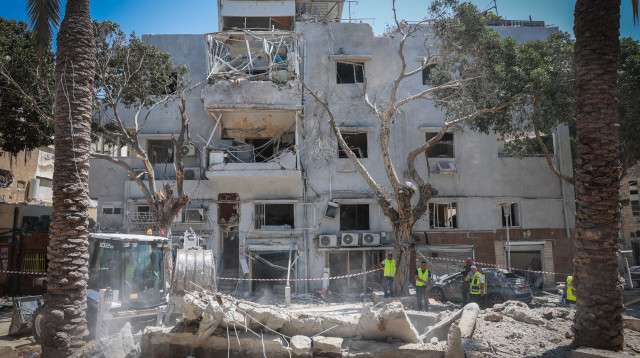 פגיעה ישירה בחיפה (צילום: דוד כהן, פלאש 90)