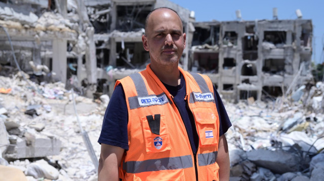 צביקה ברוט, ראש עיריית בת ים (צילום: אבשלום ששוני)