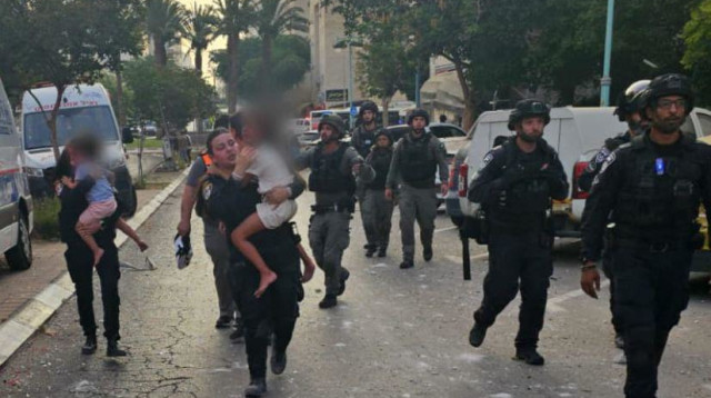 הפגיעה הישירה בבאר שבע (צילום: דוברות המשטרה)