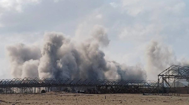 תקיפה בח'אן יונס, עזה (צילום: רשתות ערביות)