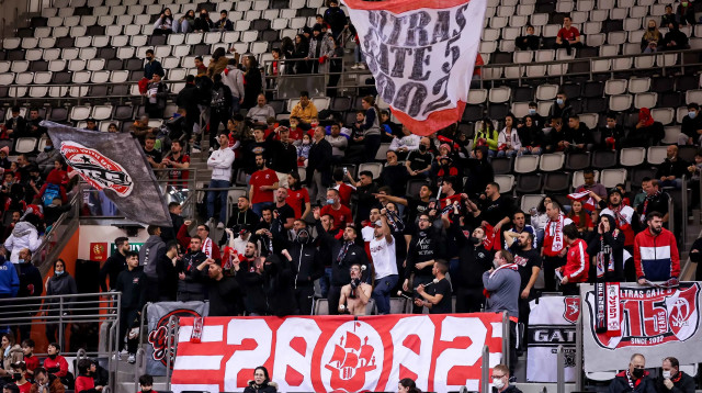 אוהדי הפועל חיפה בכדורסל (צילום: מאור אלקסלסי)