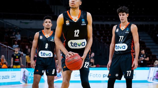 נואה אסנגה ובן שרף, שחקני אולם (צילום: GettyImages)