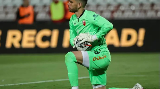 הופעה שביעית העונה בליגה, ישמור על שער נקי בפעם הרביעית? עומרי גלזר (צילום: אימג'בנק  GettyImages, Srdjan Stevanovic)