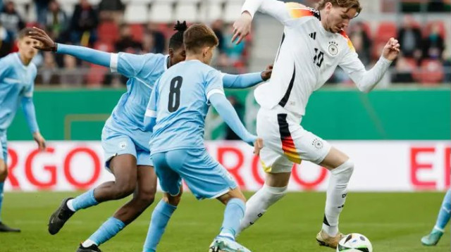 גרמניה מתקרבת ליורו. ניק וולטמאדה לפני עדי יונה ואיינאו פרדה (צילום: אימג'בנק  GettyImages, Reinaldo Coddou H)