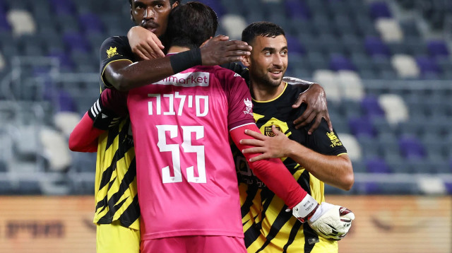 שחקני בית"ר ירושלים, גיל כהן, ז'אן מרסלן, מיגל סילבה (צילום: דני מרון)