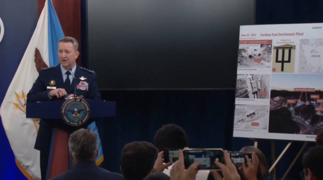 הצגת התקיפה של ארה"ב על איראן, דן קיין (צילום: פנטגון)