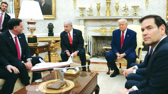 נתניהו ורון דרמה בבית הלבן (צילום: רויטרס)