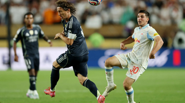 אוסקר גלוך, רד בול זלצבורג, לצד לוקה מודריץ', ריאל מדריד (צילום: רויטרס)