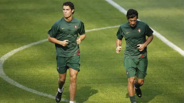 לא היה מרוצה מהנבחרת ומהקפטן שלה. פיגו ורונאלדו (צילום: אימג'בנק  GettyImages)