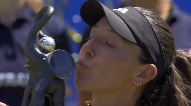 תקציר: ג'סיקה פגולה גוברת על שביונטק בגמר באד הומבורג (צילום: ספורט 1)