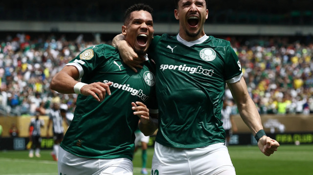 שחקני פלמייראס, חואקין פיקרס (ימין), פאוליניו (שמאל) (צילום: רויטרס)