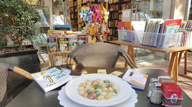 פורת ספרים (צילום: פרטי)