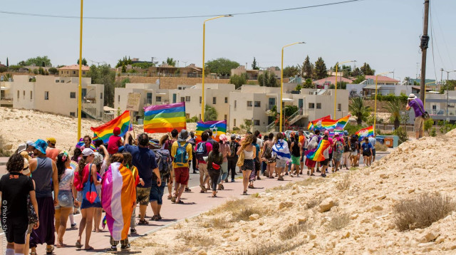 מצעד הגאווה במצפה רמון בשנים קודמות (צילום: שמעון בוקשטיין)