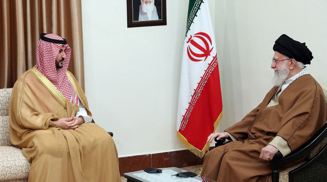 בן סלמאן, עלי חמינאי (צילום: Office of the Iranian Supreme Leader/WANA (West Asia News Agency)/Handout via REUTERS)