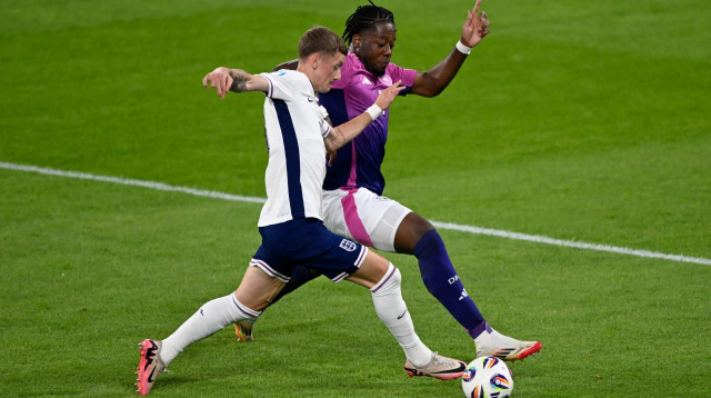 ברייט אריי-אמבי מול ג'יי סטנספילד, אנגליה מול גרמניה (צילום: רויטרס)