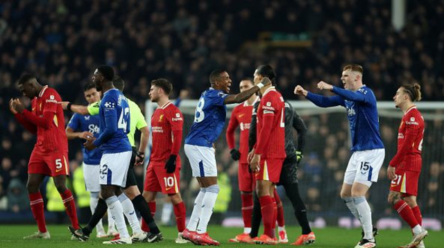 שחקני ליברפול ואברטון (צילום: Getty images)