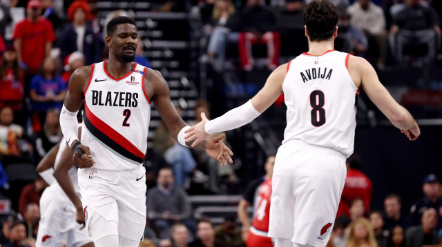 דיאנדרה אייטון לצד דני אבדיה במדי פורטלנד (צילום: GettyImages)