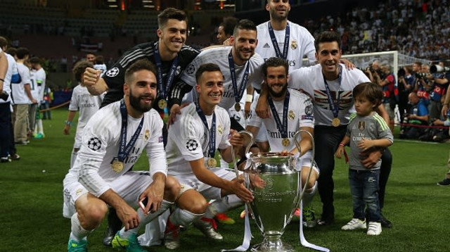 שחקני ריאל מדריד חוגגים (צילום: Chris Brunskill Ltd)