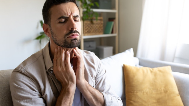 כאב גרון. התסמין הכי בולט של נגיף נימבוס (צילום: אינגאימג')