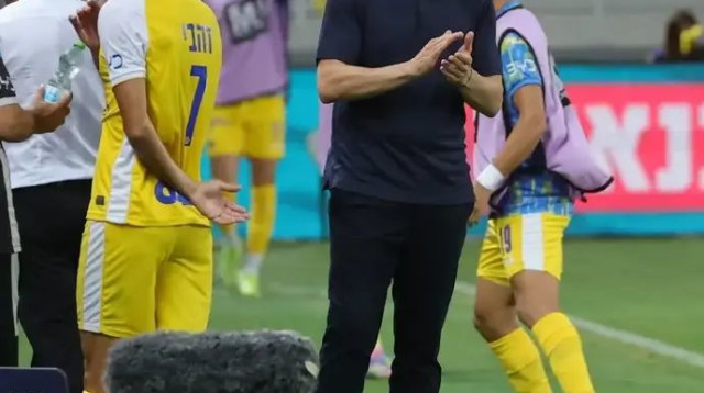 מריע לו. לאזטיץ' לצד זהבי (צילום: אודי ציטיאט)