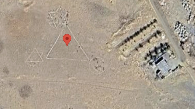 סימוני מגן דוד סמוך לתחנת טילים בליסטיים (צילום: צילום מסך גוגל מפות)